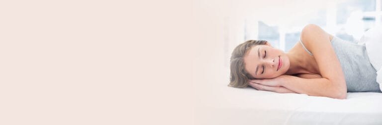 Dormir de lado no pós-operatório de silicone – É a melhor posição?